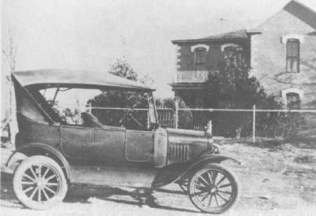 1923 Photo of White/Pool home